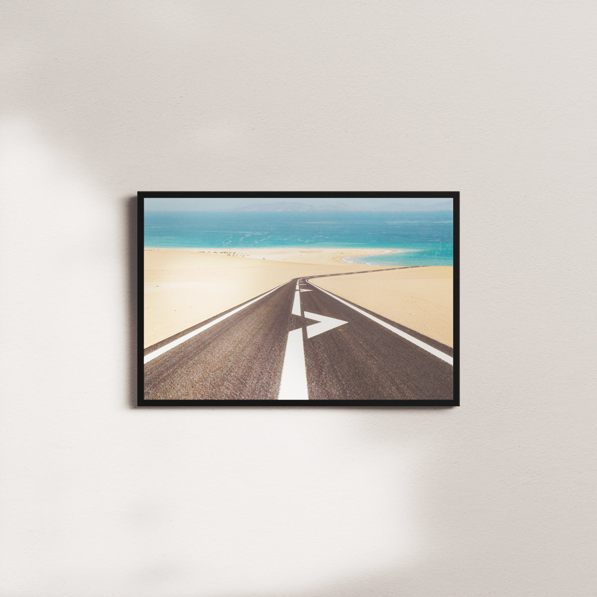 distant horizon — black frame