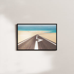 distant horizon — black frame
